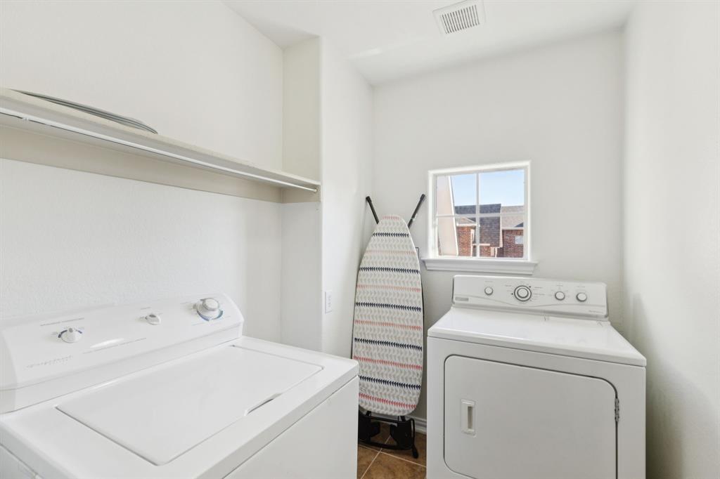 Chateaux Of Allen Twnhms The - Residential