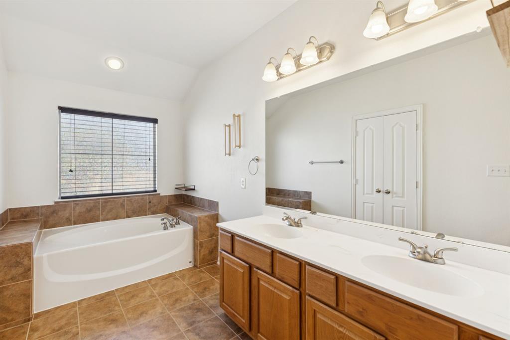 Chateaux Of Allen Twnhms The - Residential