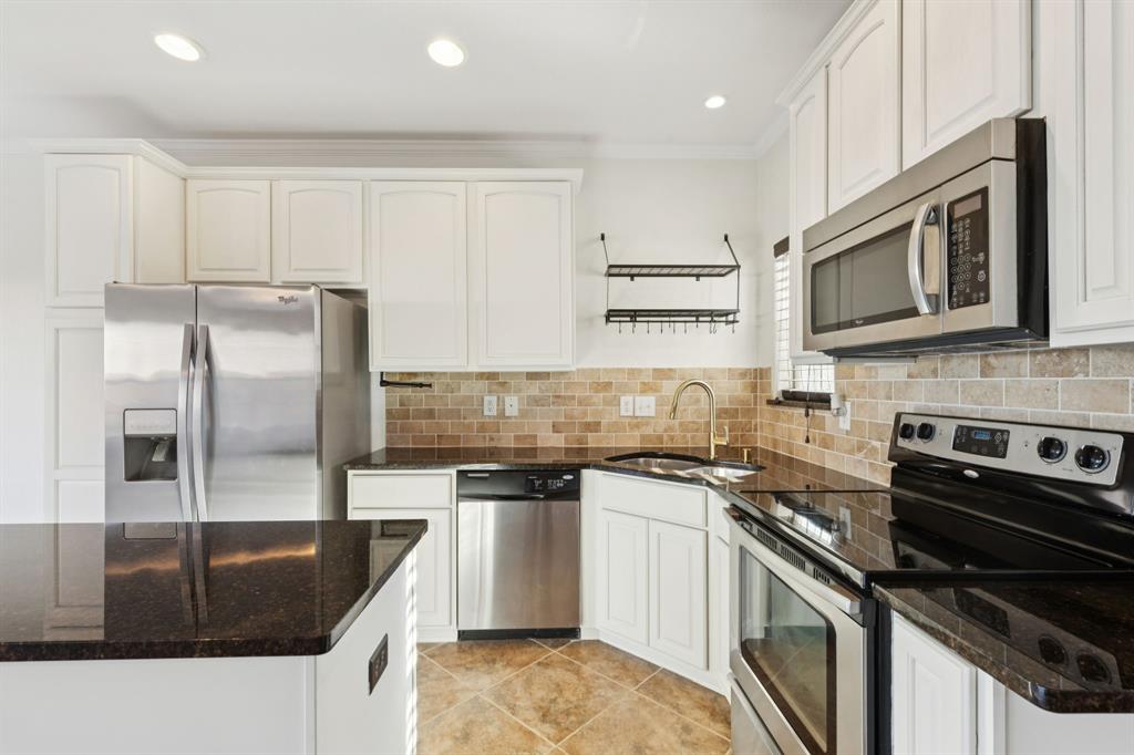 Chateaux Of Allen Twnhms The - Residential