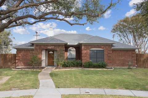 Photo of 3010 Presidio Circle, Carrollton, TX 75007 (MLS # 21129030)
