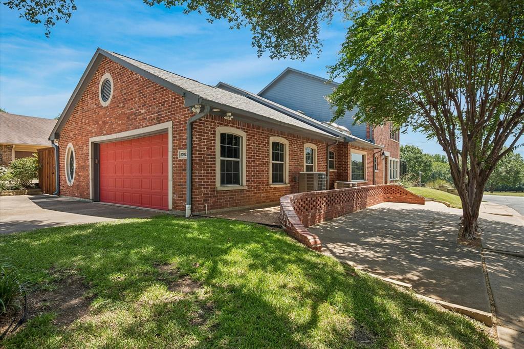 2702 Lawtherwood Court