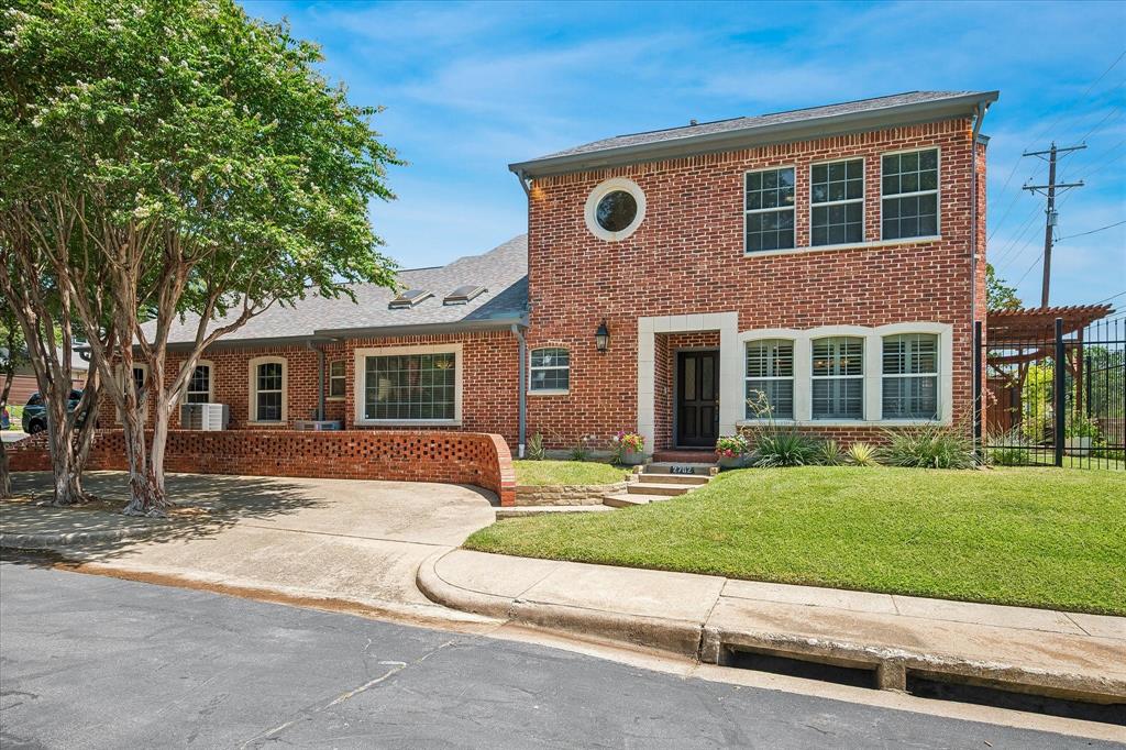 2702 Lawtherwood Court