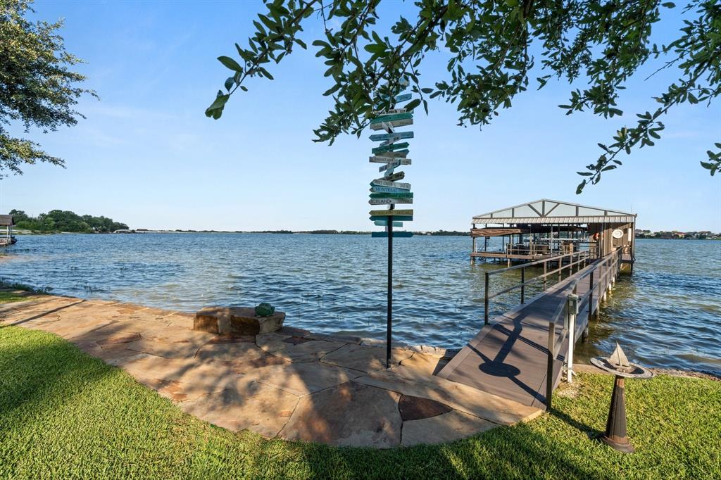 129 Lakeshore Drive