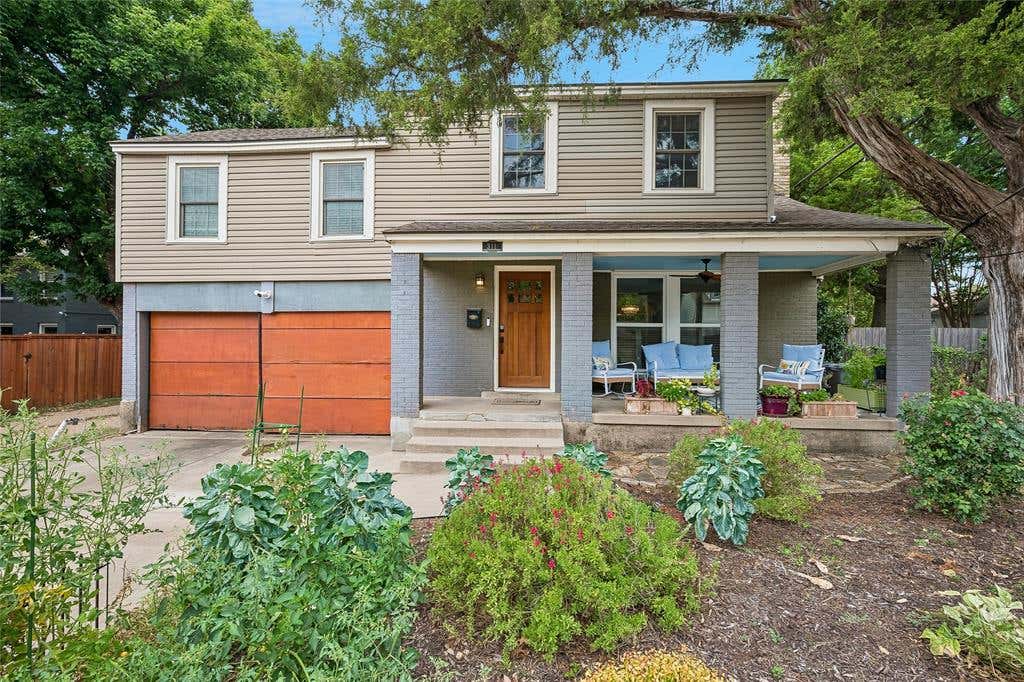 Photo of 311 Paulus Avenue, Dallas, TX 75214 (MLS # 21341930)
