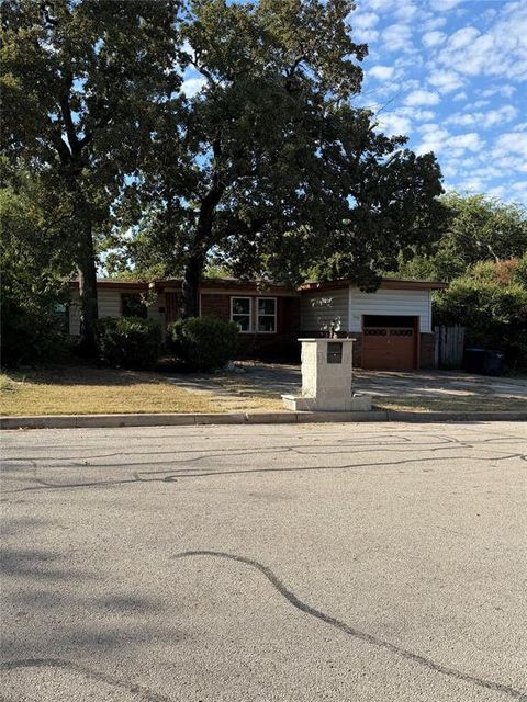 5520 Jewell Avenue Fort Worth TX 76112