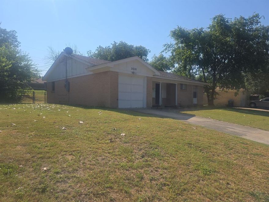 Welcome to your new home in a quiet, established Fort Worth neighborhood! This charming 3-bedroom, 1.5-bathroom single-family home offers 1,200 square feet of comfortable living space and is perfect for families or anyone looking for a peaceful rental close to Benbrook.
Features:
Spacious living and dining areas
Bright kitchen with plenty of storage
Large backyard — ideal for pets, kids, or entertaining
One-car garage and driveway parking
Located in a quiet neighborhood
Easy access to highways, shopping, schools, and Benbrook amenities
Location Perks:
Nestled just minutes from Benbrook, this home offers the best of both worlds — peaceful suburban living with quick access to everything you need.

Contact us for a self-viewing or assisted showing.