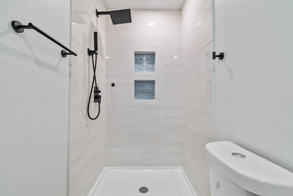 International Estates - Residential Lease