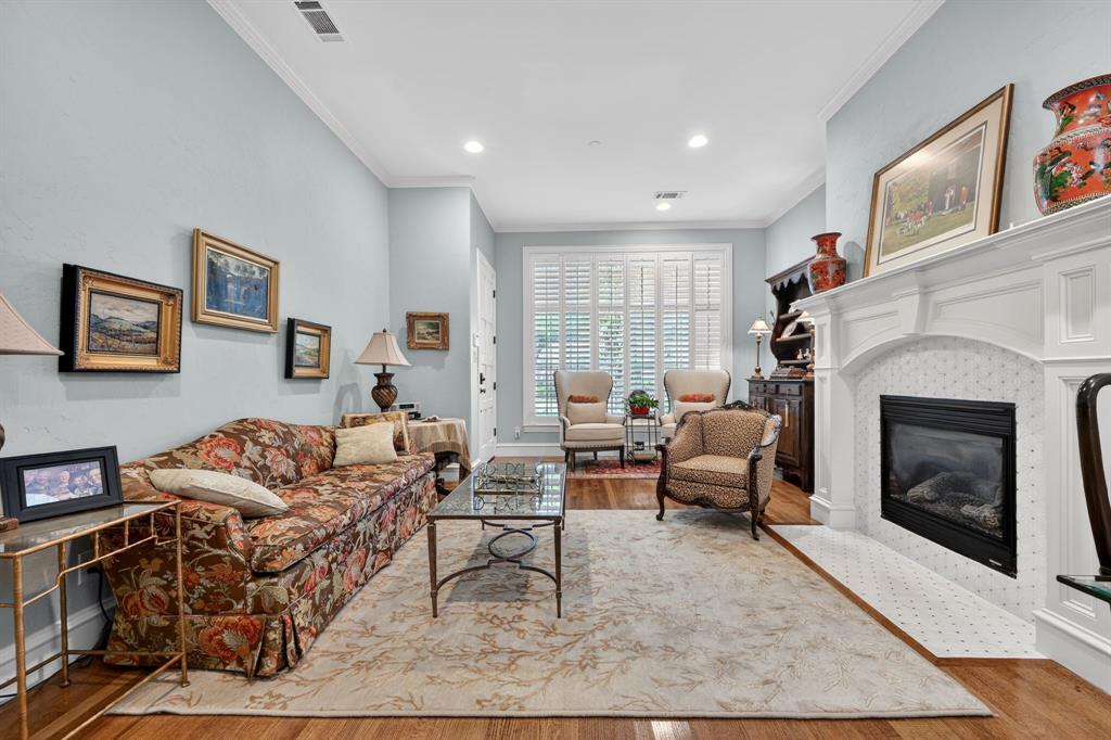 844 Lake Vista Place