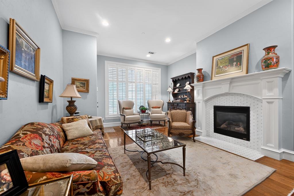 844 Lake Vista Place