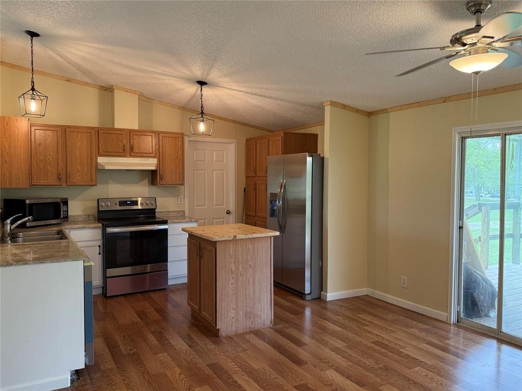 listing image 0