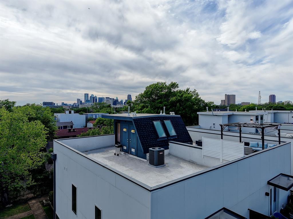 183 S Prairie Avenue