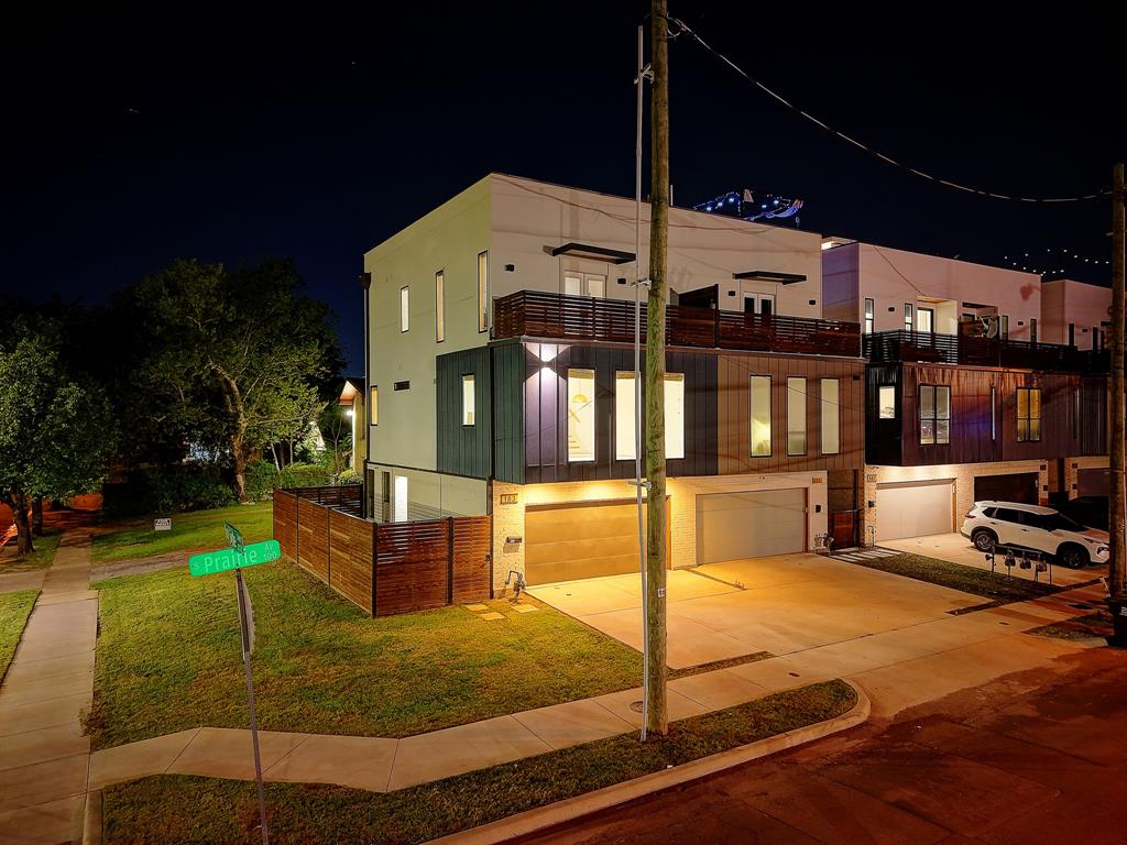 183 S Prairie Avenue