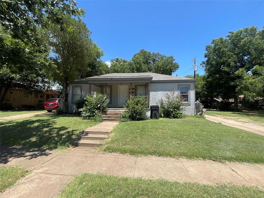 2 Bedroom 1 bath home that is Currently rented for $1000 a month. Unit is occupied and can be viewed with an executed contract.  This property is part of a portfolio.  Ask agent for information on full portfolio
