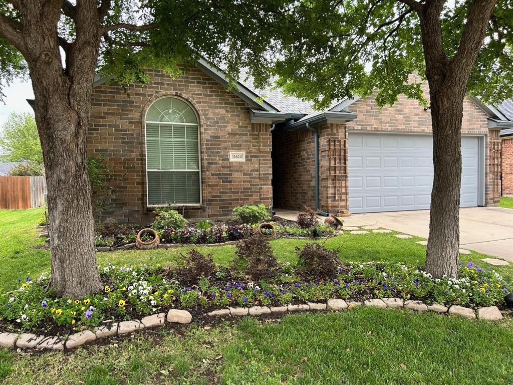 Photo of 11620 Emory Trail, Fort Worth, TX 76244 (MLS # 21249919)