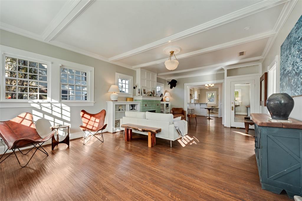 2105 LIPSCOMB Street