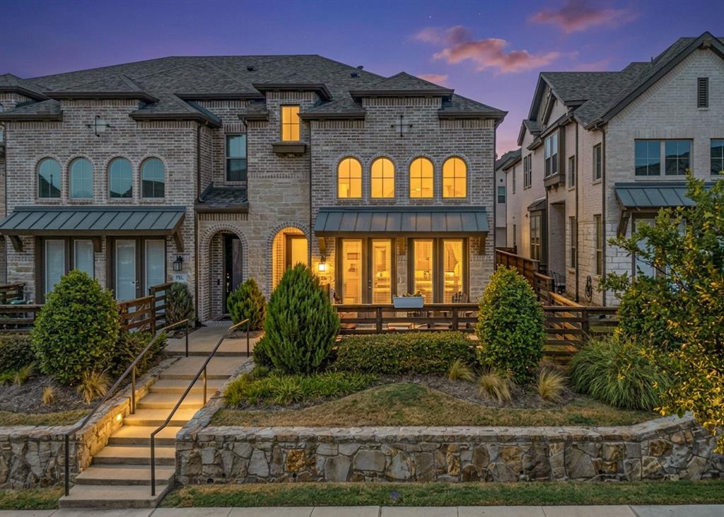 400 Blue Creek Cove