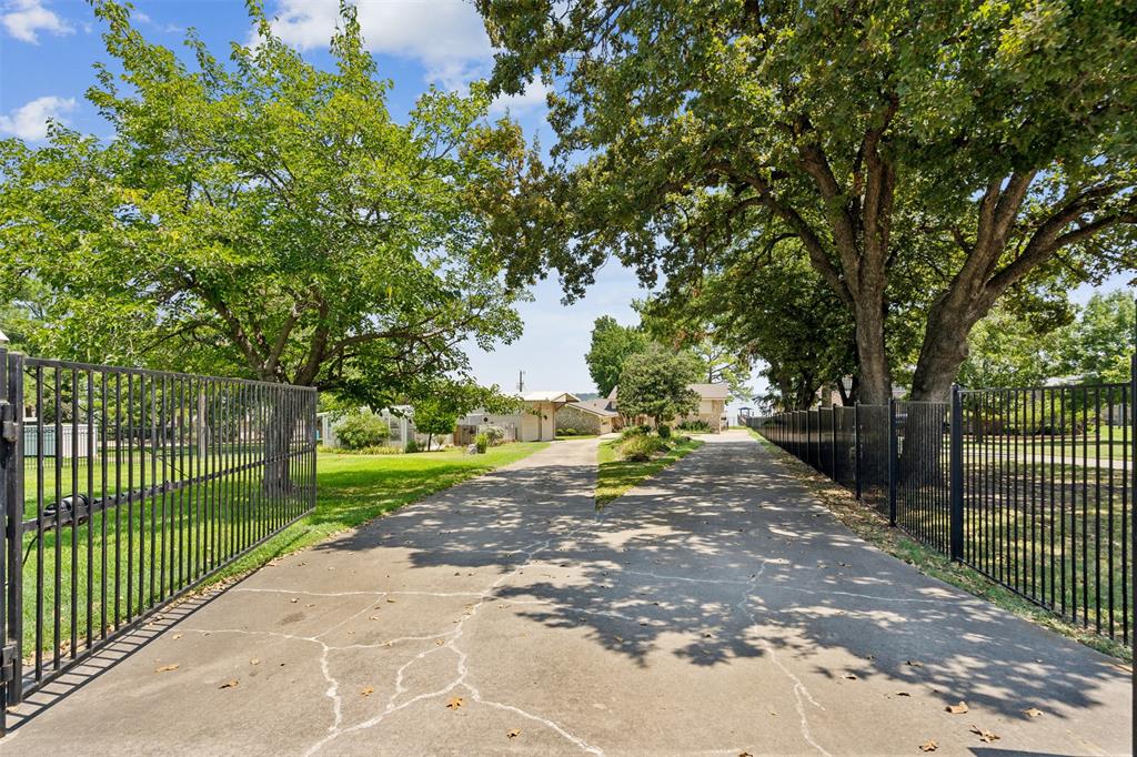 124 N Broadway Road