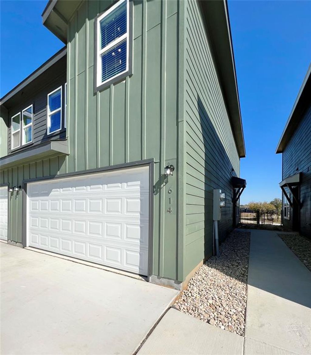 Photo of 3501 E Renfro Street #614, Burleson, TX 76028 (MLS # 21117757)