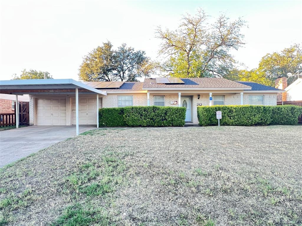Photo of 212 Straw Road, Saginaw, TX 76179 (MLS # 21406242)