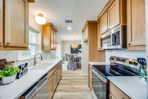 Photo of 8735 Charing Cross Lane, Dallas, TX 75238 (MLS # 21094335)