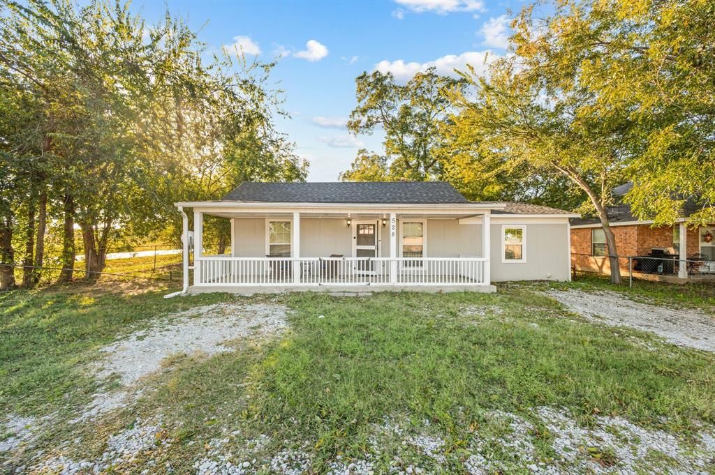 Photo for 528 Elm Street, Paradise, TX 76073 (MLS # 21088555)