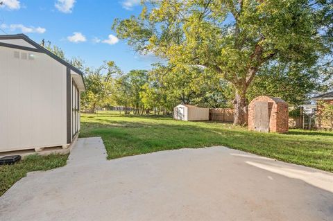 Tiny photo for 528 Elm Street, Paradise, TX 76073 (MLS # 21088555)