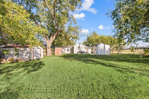 Tiny photo for 528 Elm Street, Paradise, TX 76073 (MLS # 21088555)