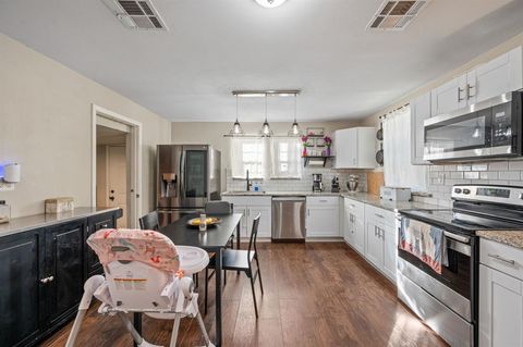 Tiny photo for 528 Elm Street, Paradise, TX 76073 (MLS # 21088555)