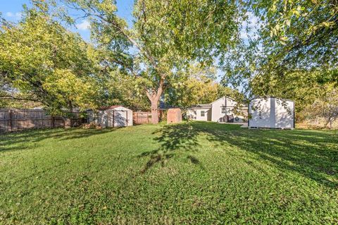 Tiny photo for 528 Elm Street, Paradise, TX 76073 (MLS # 21088555)