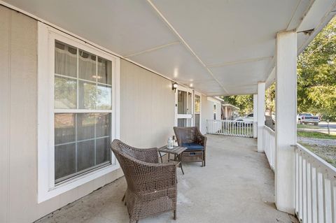 Tiny photo for 528 Elm Street, Paradise, TX 76073 (MLS # 21088555)