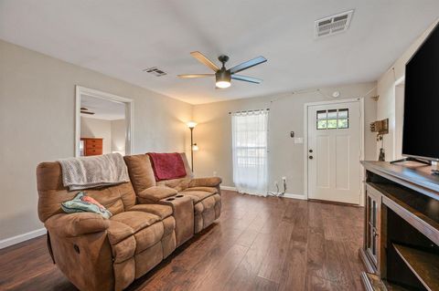 Tiny photo for 528 Elm Street, Paradise, TX 76073 (MLS # 21088555)