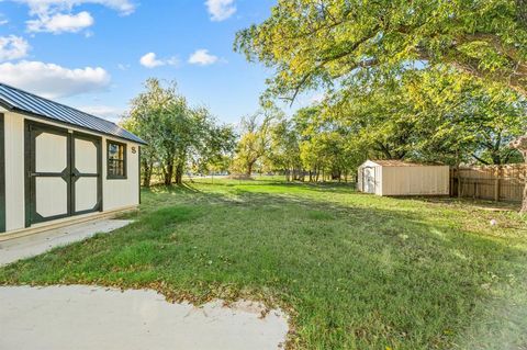 Tiny photo for 528 Elm Street, Paradise, TX 76073 (MLS # 21088555)