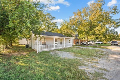 Tiny photo for 528 Elm Street, Paradise, TX 76073 (MLS # 21088555)