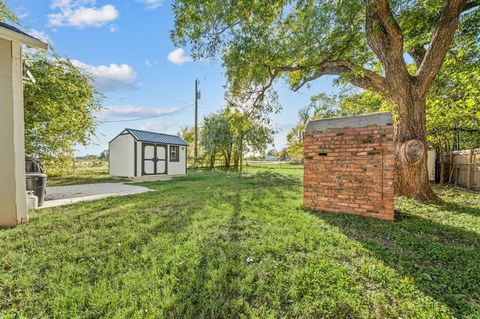 Tiny photo for 528 Elm Street, Paradise, TX 76073 (MLS # 21088555)