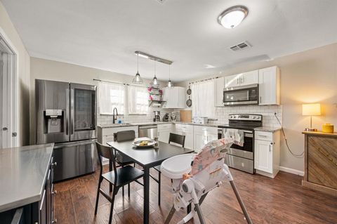 Tiny photo for 528 Elm Street, Paradise, TX 76073 (MLS # 21088555)