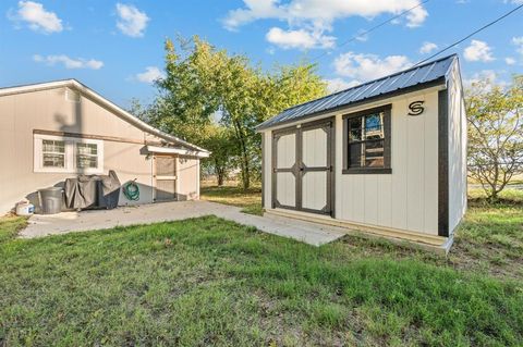 Tiny photo for 528 Elm Street, Paradise, TX 76073 (MLS # 21088555)