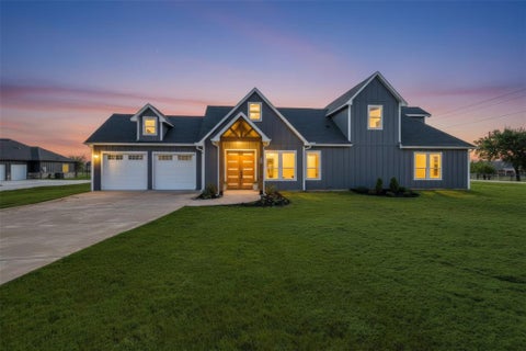 Photo of 1561 Dixie Estates Way, Whitesboro, TX 76273 (MLS # 21371595)