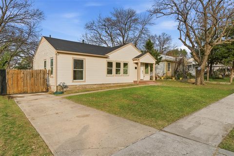 Photo of 617 Ouida Street, Grand Prairie, TX 75051 (MLS # 21189886)