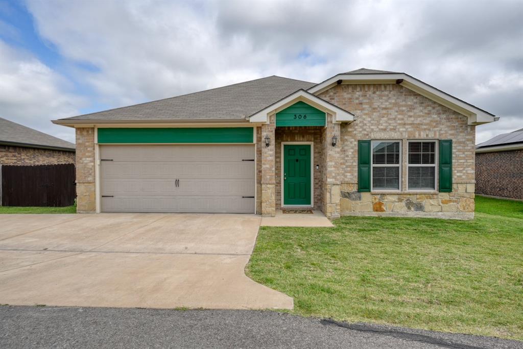 Photo 1 of 40 — 306 Ruffin Road, Mabank, TX 75147