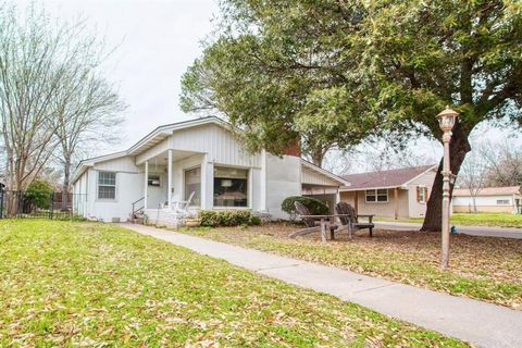 Single Family Residence in Lewisville TX 627 Pickett Street.jpg