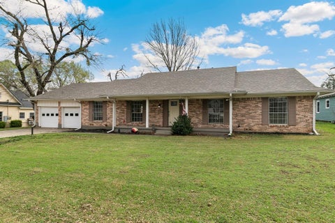 Photo of 214 Center Street, Whitesboro, TX 76273 (MLS # 21198891)