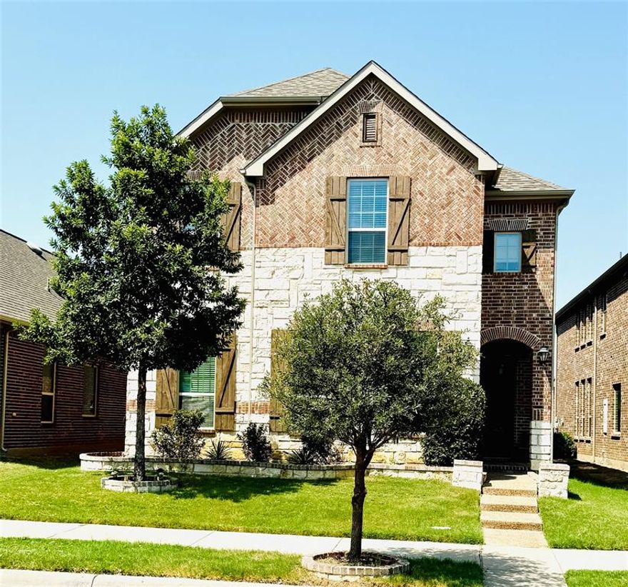 For Rent: Stunning 4-bedroom, 3.5-bath, two-story home in HEB ISD. Features a luxury kitchen with 42-inch cabinets, two islands, stainless GE gas appliances, including a refrigerator, and a walk-in pantry. Washer and dryer included. Master bath with soaker garden tub, crown molding, rounded corners, and wood-framed mirror. Hardwoods in the entry, halls, kitchen, and family room. Enjoy a media and game room, programmable thermostat, and full access to the community pool.