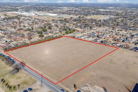 221 W Parkerville Road DeSoto TX 75115