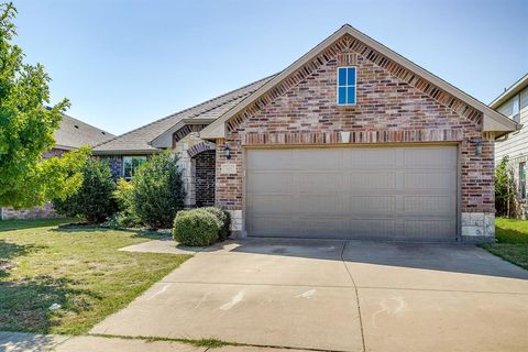 305 Chalkstone Drive Fort Worth TX 76131