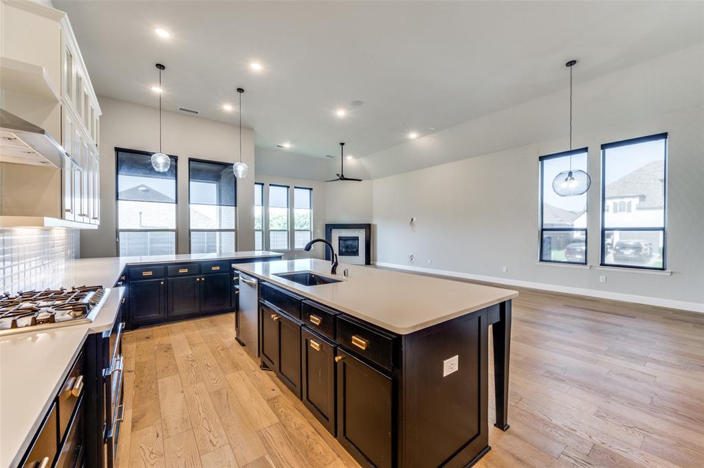 905 Longbranch Way