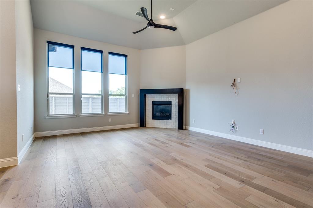 905 Longbranch Way