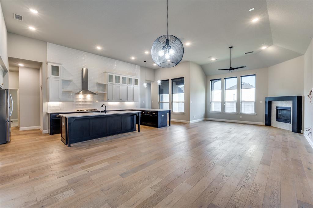 905 Longbranch Way