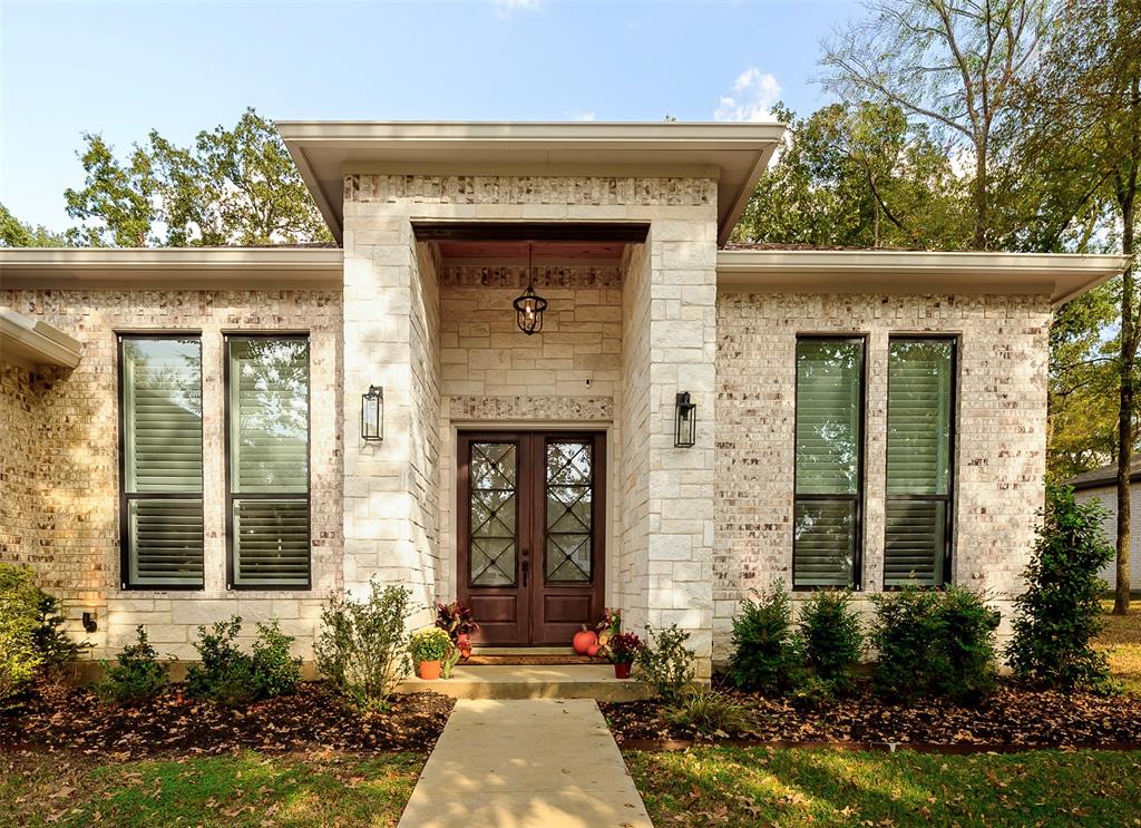 126 Saint Andrews Drive E