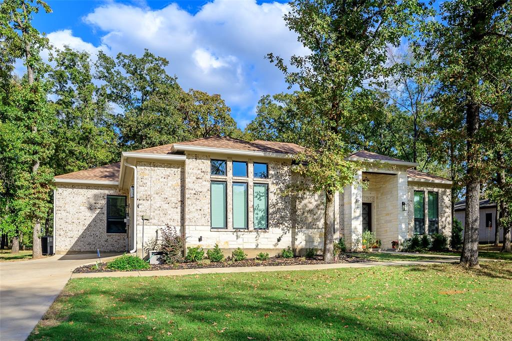 126 Saint Andrews Drive E