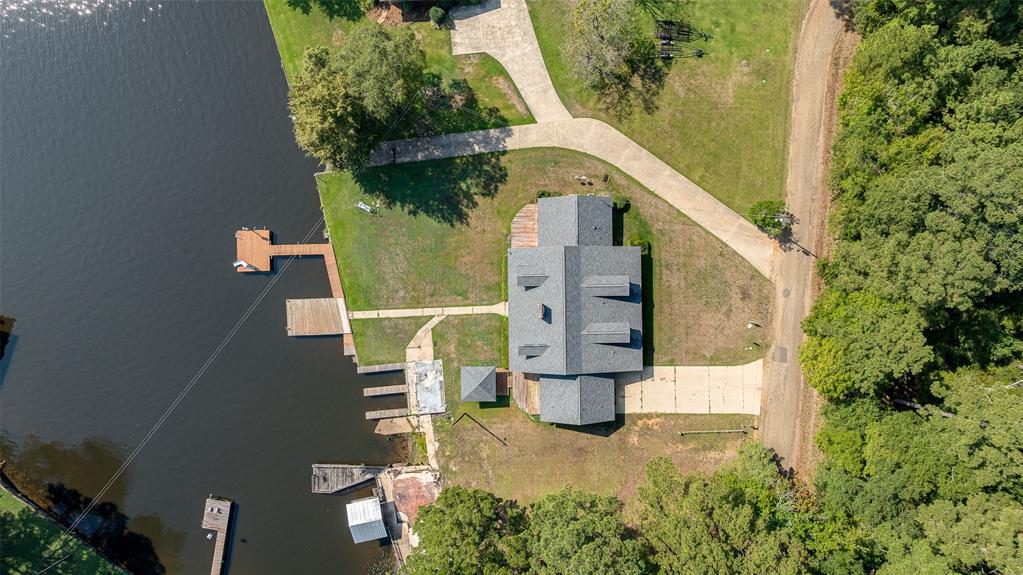 290 Lakeside Rd